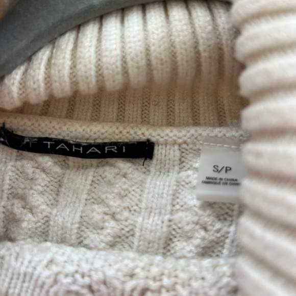 Tahari Cream Cable Knit Turtleneck Sweater – Cropped Fit Size S - Picture 4 of 4